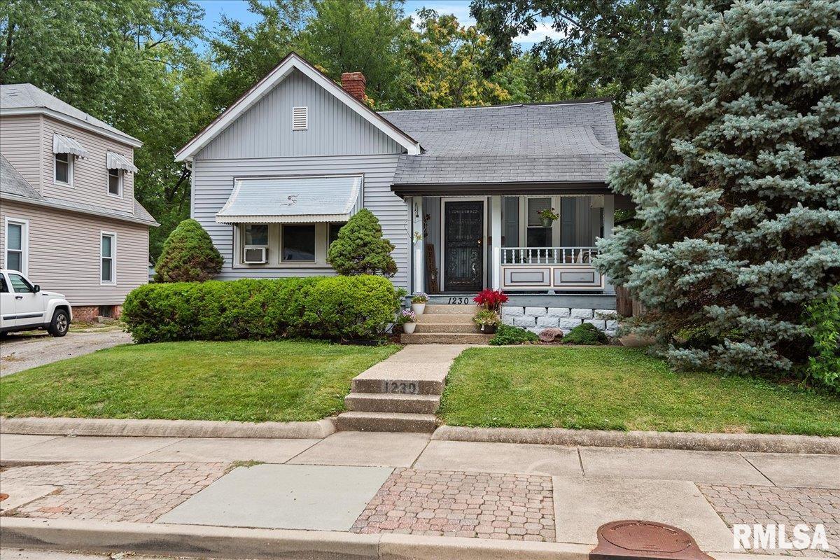 1230 Monument Avenue Springfield, IL 62702 - Photo 2 of 37