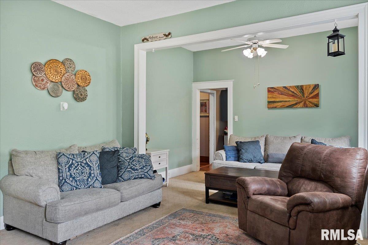 1230 Monument Avenue Springfield, IL 62702 - Photo 8 of 37