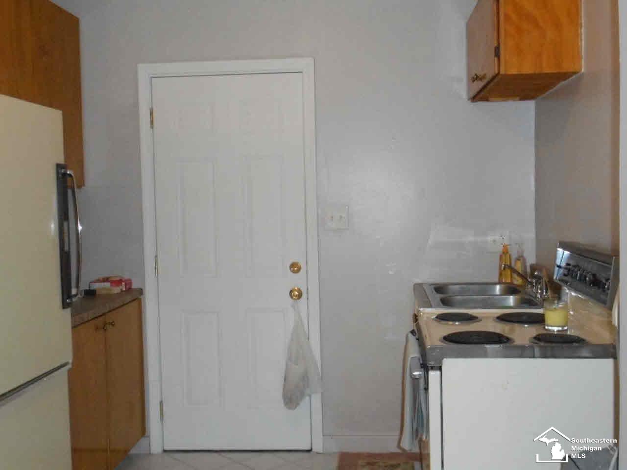 21 Hill River River Rouge, MI 48218 - Photo 4 of 18