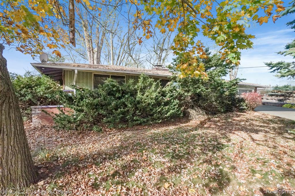 19051 Merriman Road Livonia, MI 48152 - Photo 3 of 24