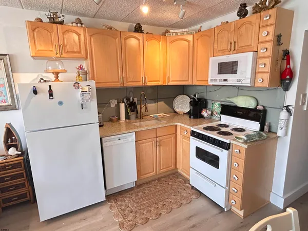 $6,000 | 9415 Pacific Avenue, Unit 43, Margate City, NJ 08402