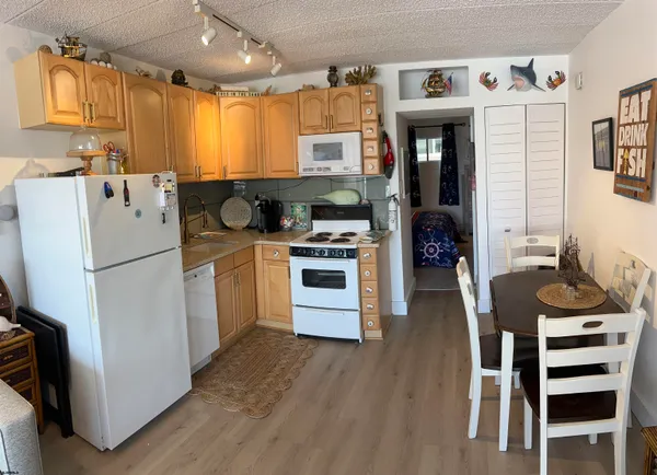 $6,000 | 9415 Pacific Avenue, Unit 43, Margate City, NJ 08402