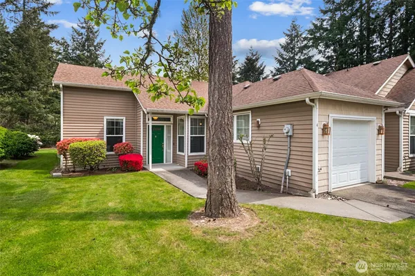 $5,400 | 24212 224th Avenue Southeast, Unit 4, Maple Valley, WA 98038