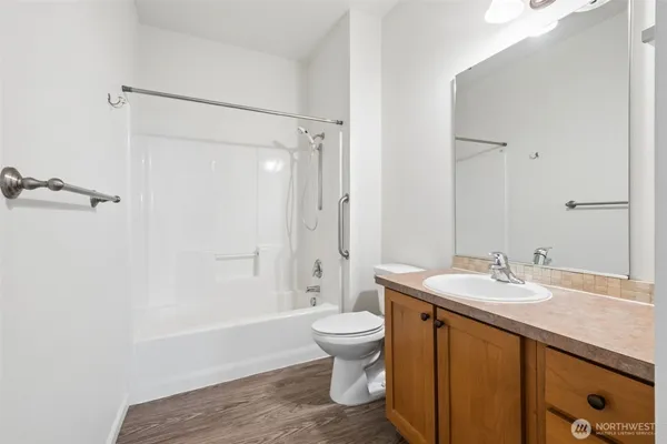 $5,400 | 24212 224th Avenue Southeast, Unit 4, Maple Valley, WA 98038