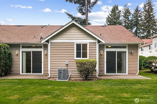 $5,400 | 24212 224th Avenue Southeast, Unit 4, Maple Valley, WA 98038