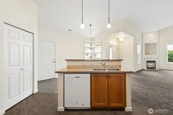 $5,400 | 24212 224th Avenue Southeast, Unit 4, Maple Valley, WA 98038