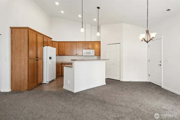 $5,400 | 24212 224th Avenue Southeast, Unit 4, Maple Valley, WA 98038