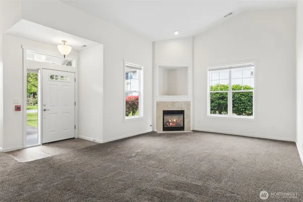 $5,400 | 24212 224th Avenue Southeast, Unit 4, Maple Valley, WA 98038