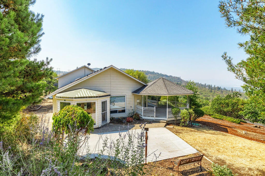 4096 North Roxy Drive Medford, OR 97504 - Photo 7 of 62 4