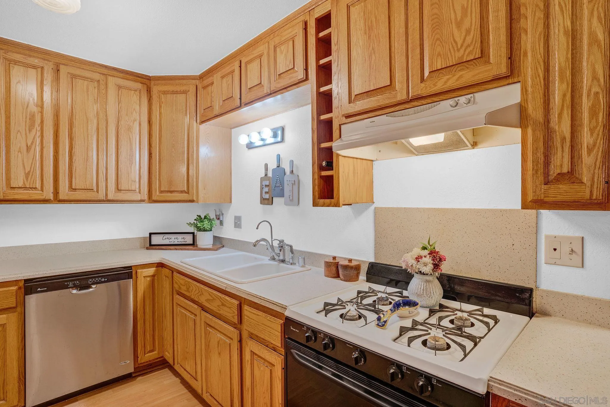 2033 Terraspiro Avenue Spring Valley, CA 91977 - Photo 6 of 23 Gallery Image 6