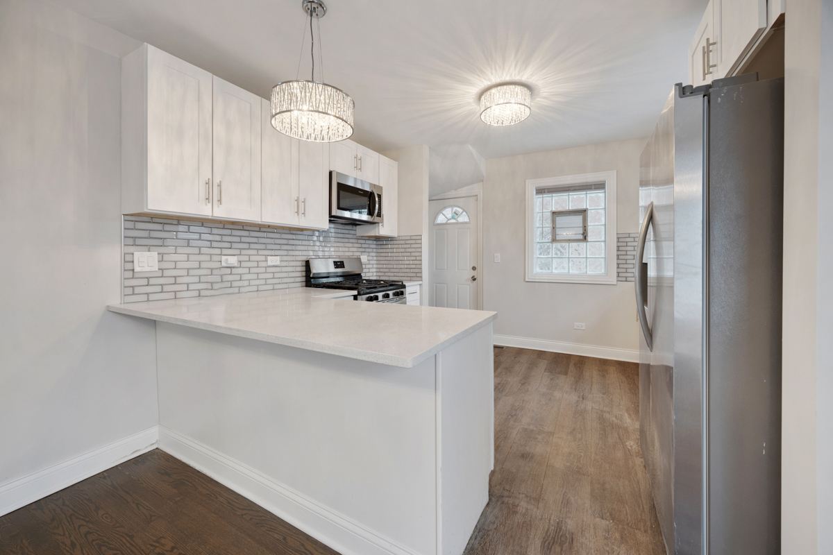 8435 South Cregier Avenue Chicago, IL 60617 - Photo 9 of 24