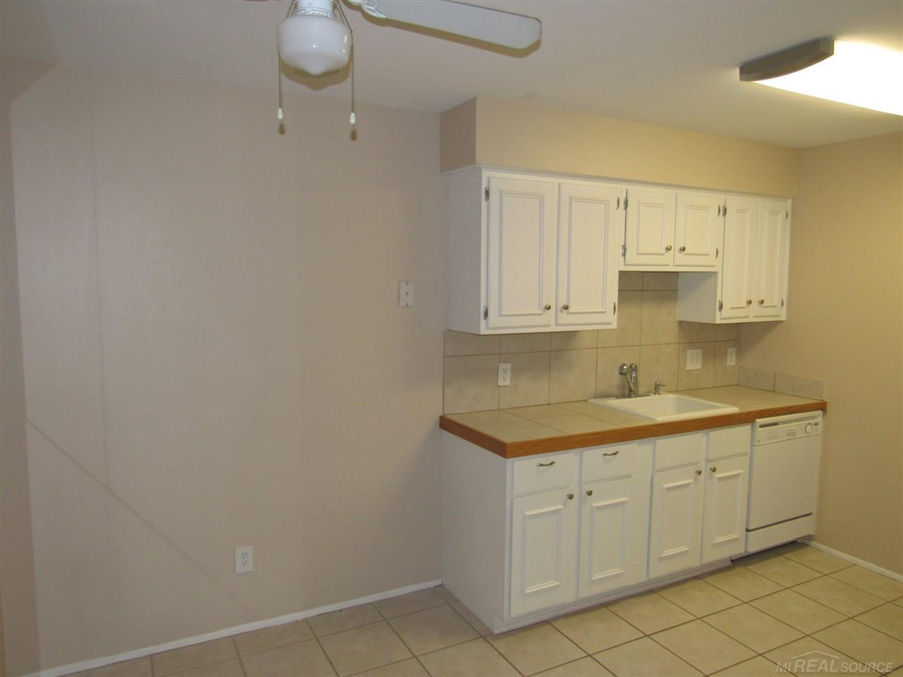 763 West Maple Road Clawson, MI 48017 - Photo 23 of 36 31261299-22.JPG