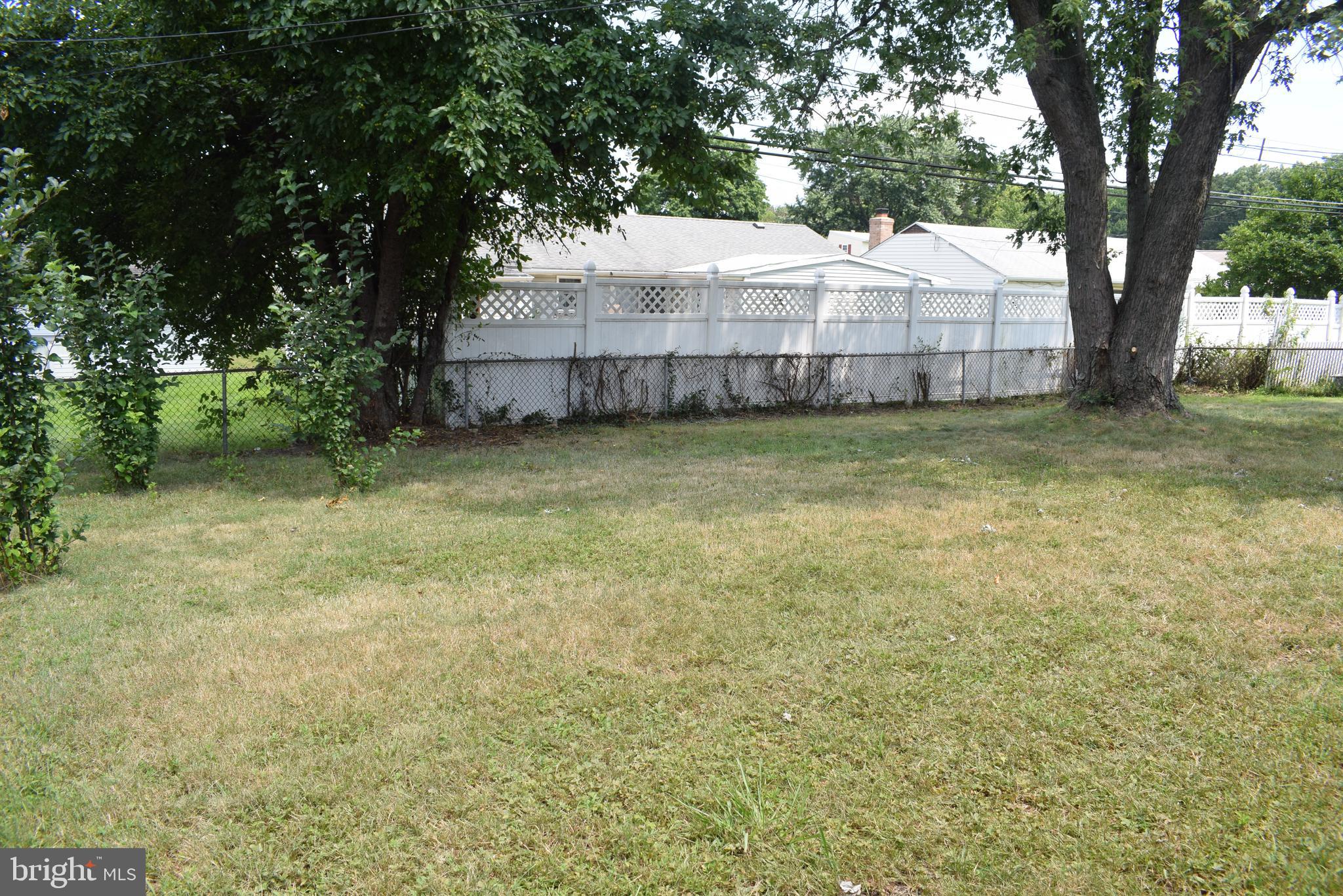825 Dunbury Road Fairless Hills, PA 19030 - Photo 21 of 24 Backyard