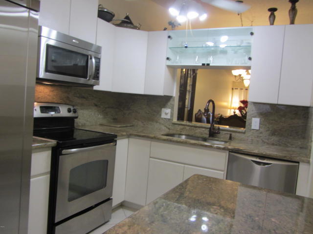 8942 Meadowlark Way Boca Raton, FL 33496 - Photo 2 of 15 KITCHEN 2