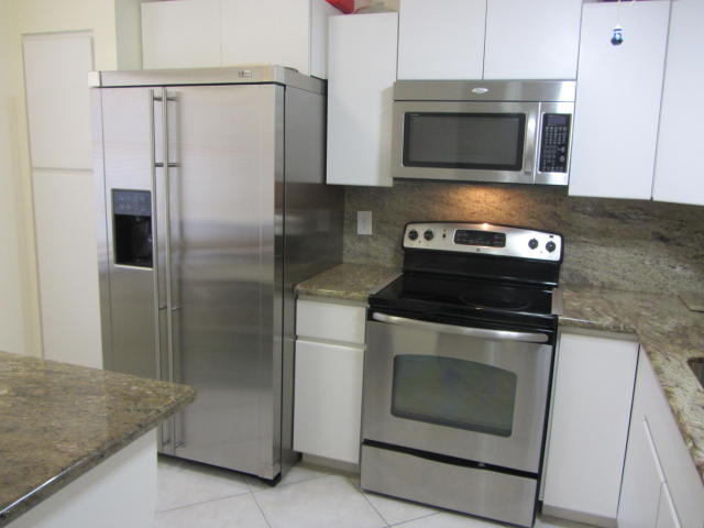 8942 Meadowlark Way Boca Raton, FL 33496 - Photo 4 of 15 KITCHEN3