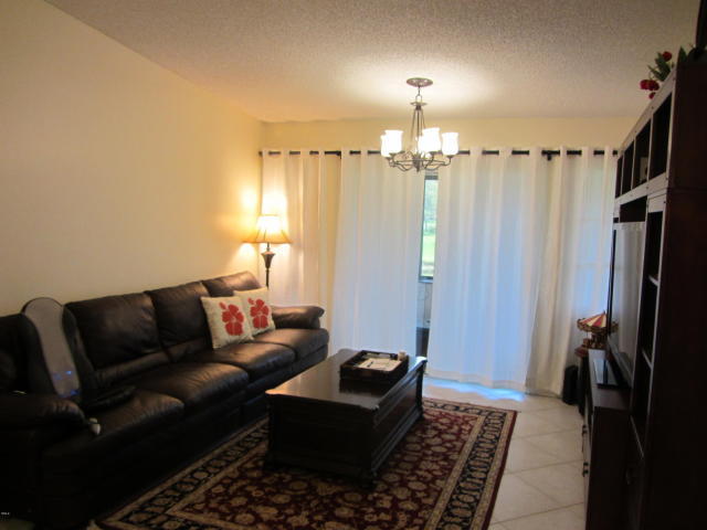 8942 Meadowlark Way Boca Raton, FL 33496 - Photo 8 of 15 LIVING ROOM
