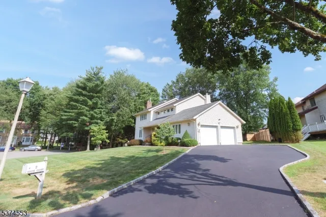 a view of house with a yard