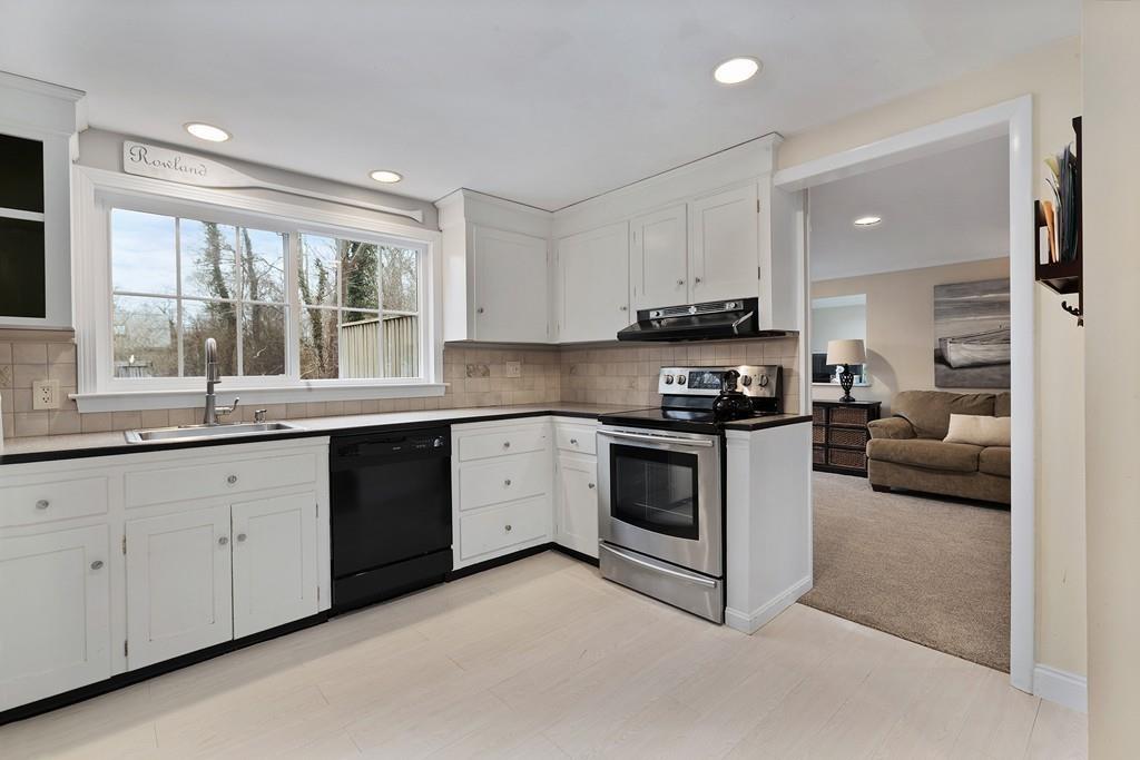 3 New Field Road Scituate, MA 02066 - Photo 8 of 21 Gallery Image 8