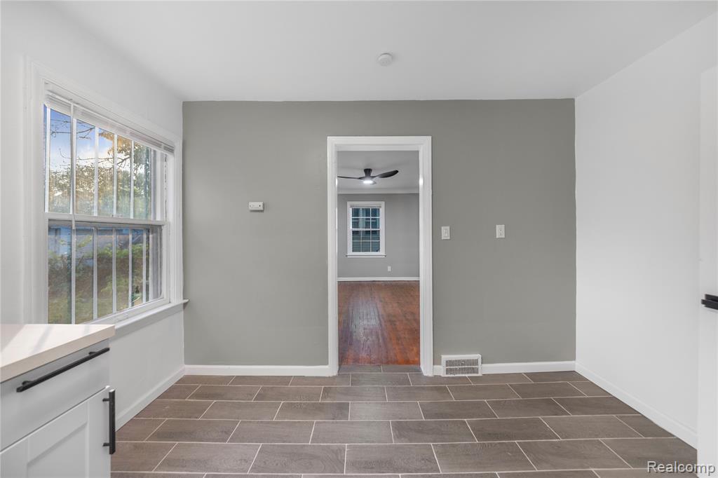 3951 Devonshire Road Detroit, MI 48224 - Photo 12 of 31
