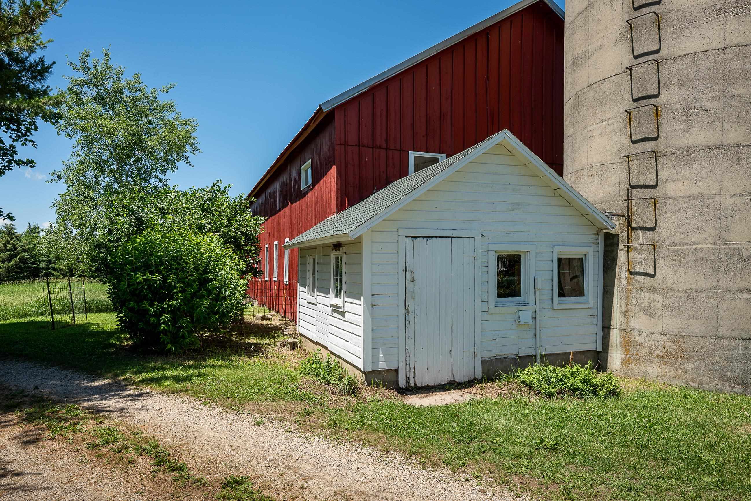 3402 Rutland Dunn Town Line Road Stoughton, WI 53589 - Photo 6 of 88