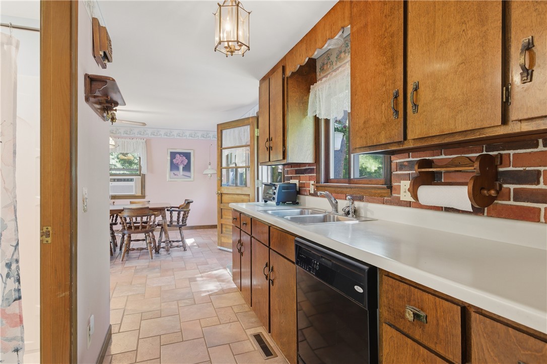 585 Reservoir Road Burrillville, RI 02859 - Photo 9 of 49