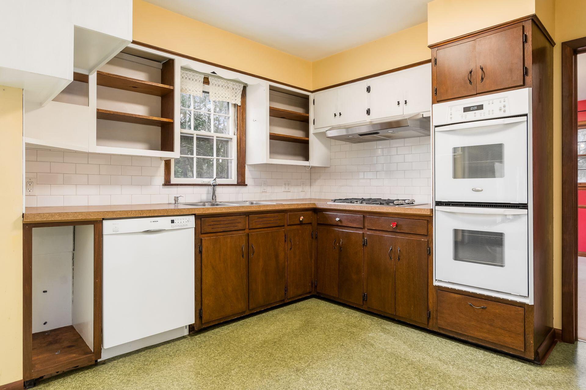 253 Croswell Road Columbus, OH 43214 - Photo 15 of 45 Kitchen