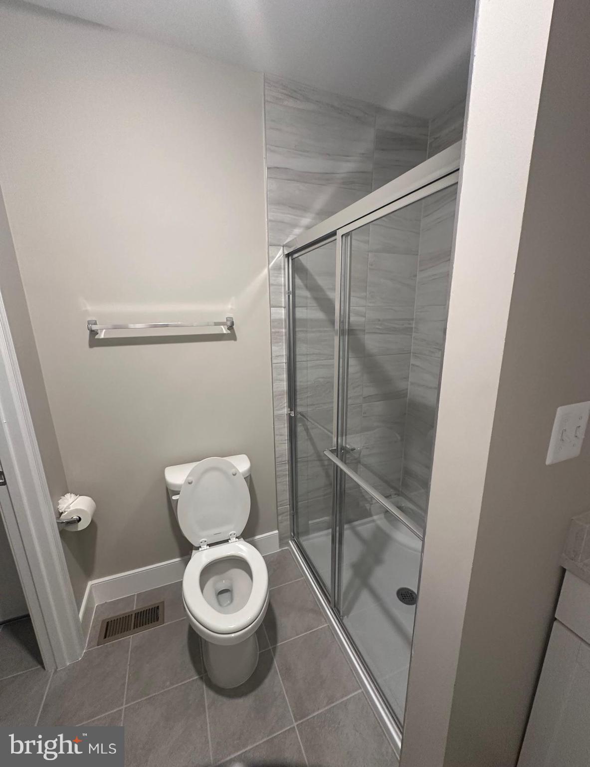 532 Pontiac Avenue Baltimore, MD 21225 - Photo 8 of 16 Bath