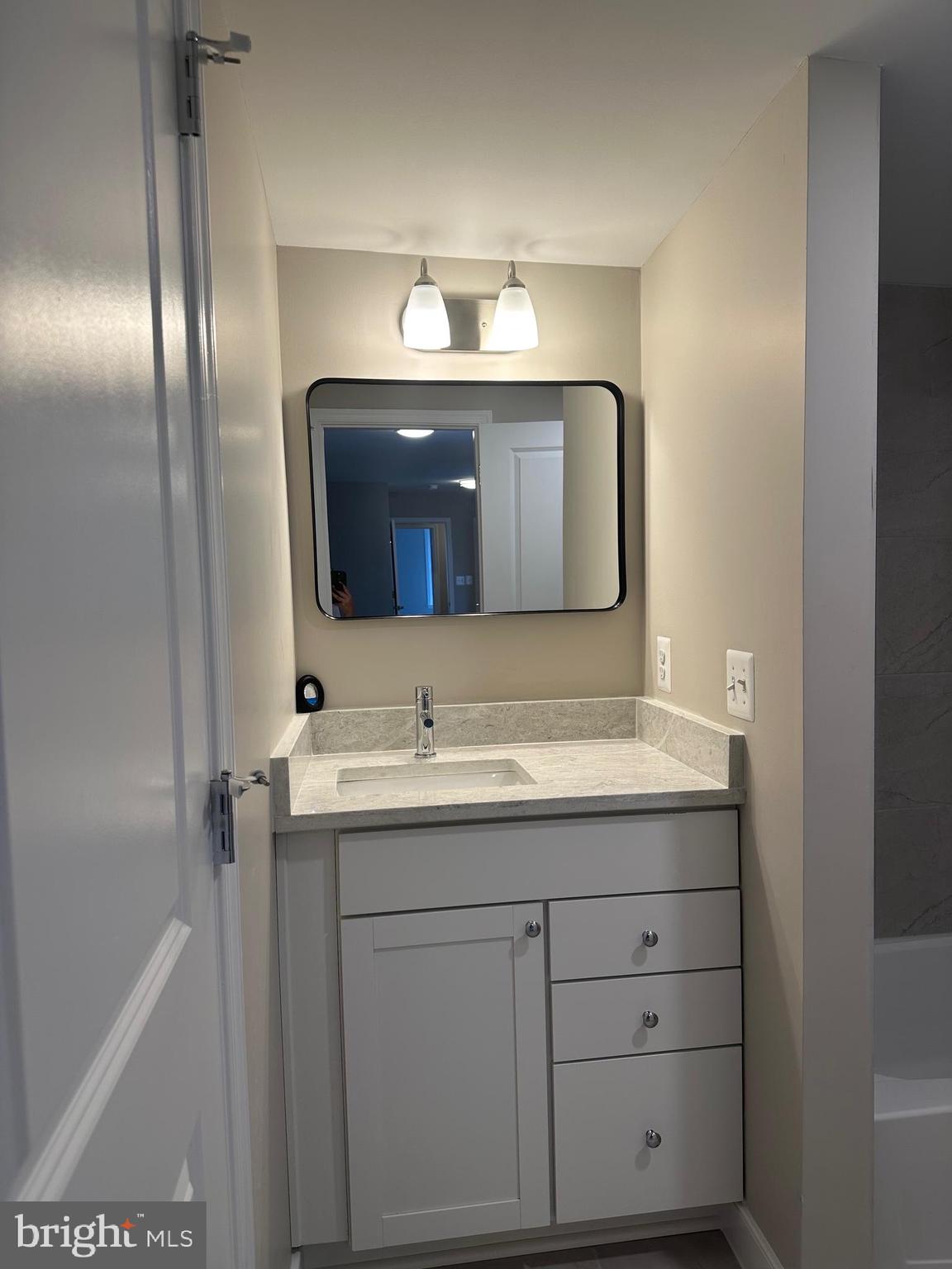 532 Pontiac Avenue Baltimore, MD 21225 - Photo 9 of 16 Bath