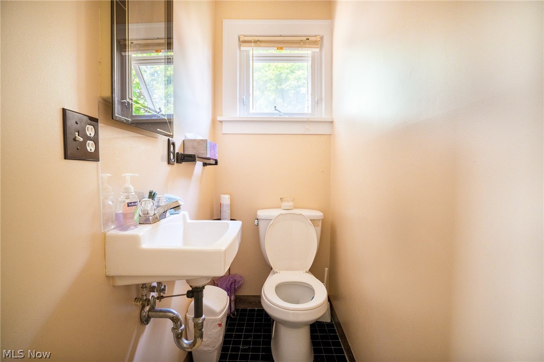 4398 Broadale Road Cleveland, OH 44109 - Photo 20 of 29