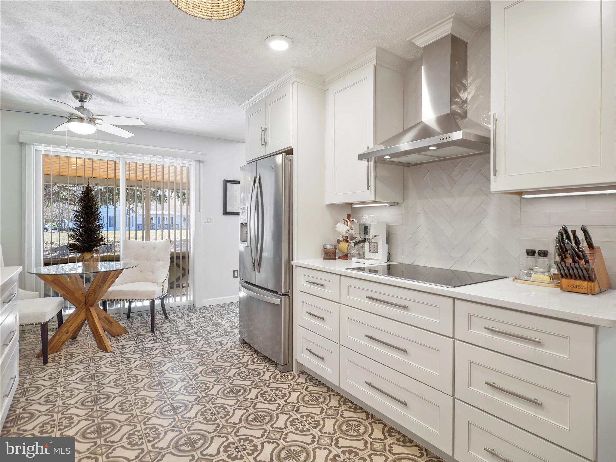 3522 Scotland Road Chambersburg, PA 17202 - Photo 13 of 32 Stainless appliances!