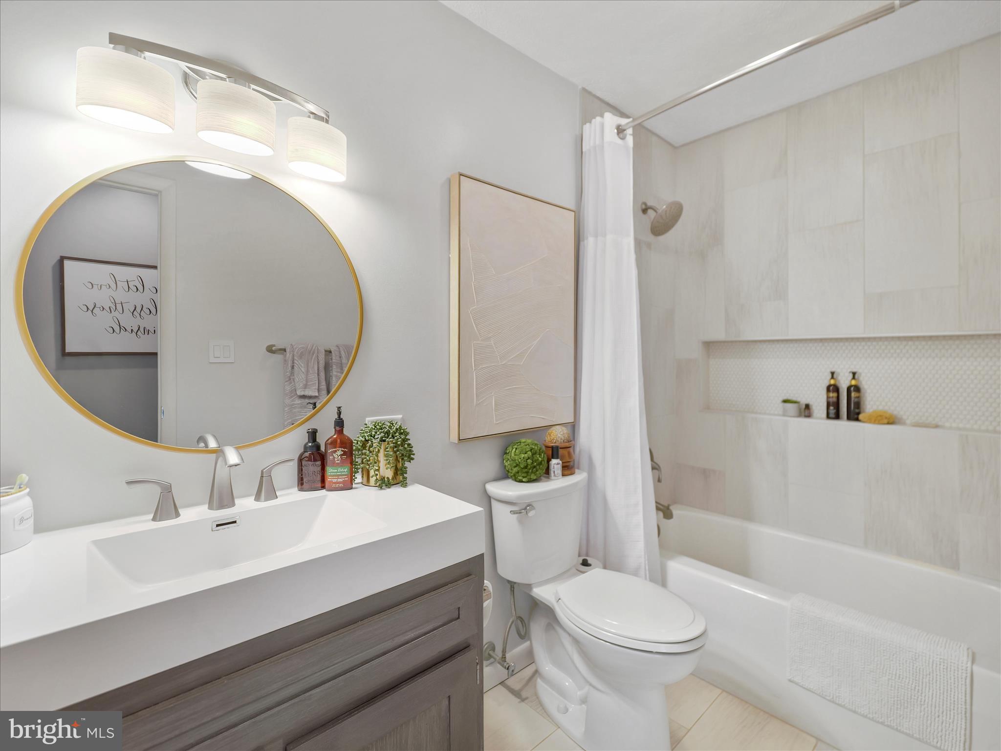 3522 Scotland Road Chambersburg, PA 17202 - Photo 23 of 32 Main bath has beautiful tiled tub/shower surround!