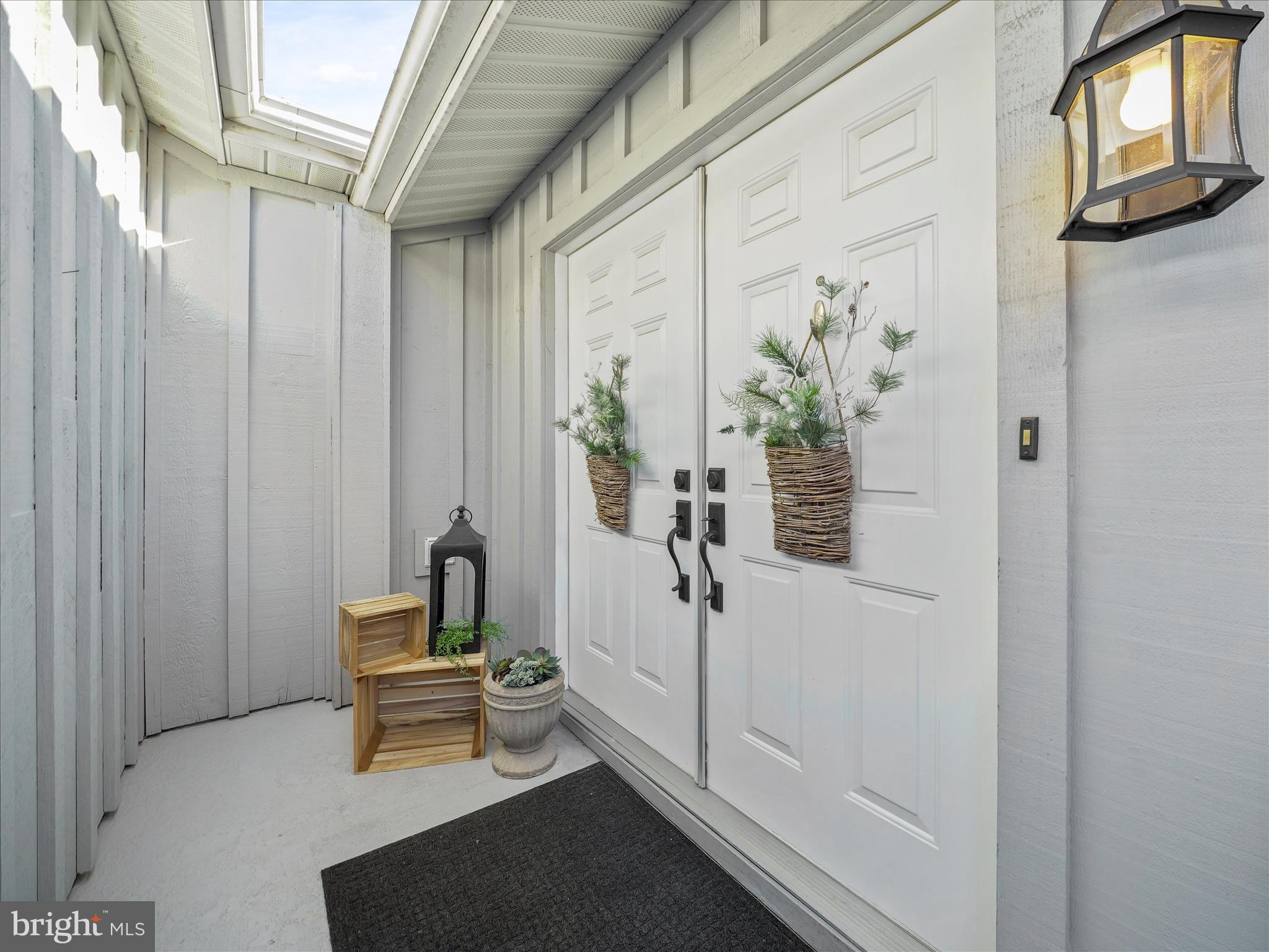 3522 Scotland Road Chambersburg, PA 17202 - Photo 4 of 32 Private entry with double doors!