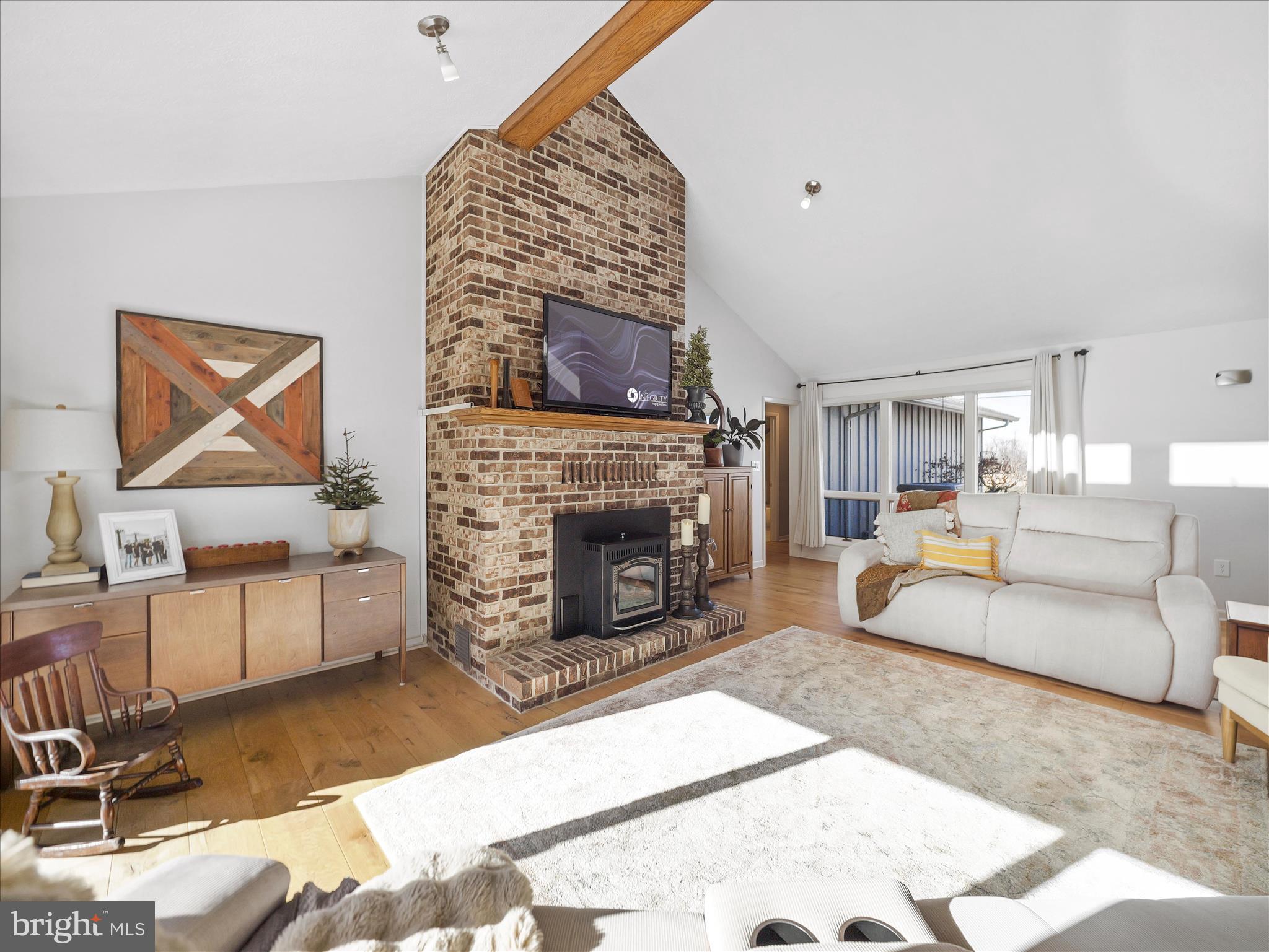 3522 Scotland Road Chambersburg, PA 17202 - Photo 6 of 32 Bright & inviting living room w/ white oak floors!