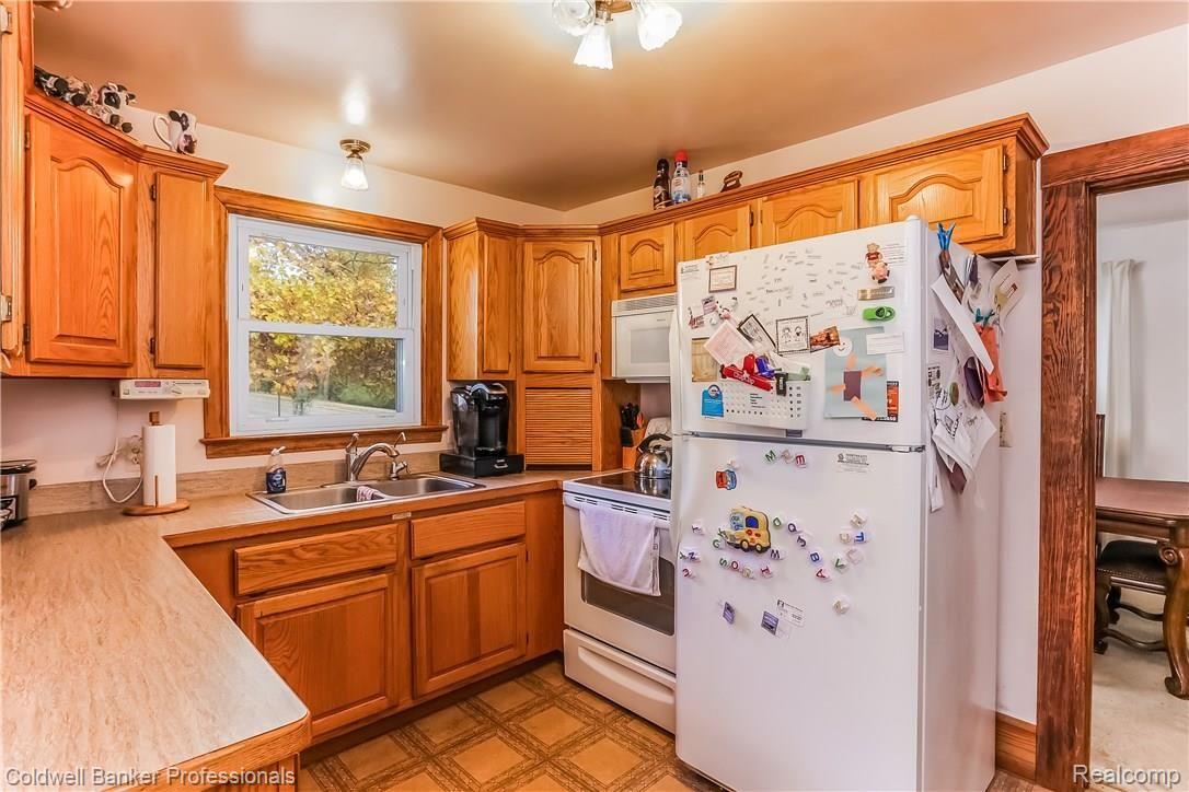 254 Benjamin Street Romeo, MI 48065 - Photo 14 of 33 014-Kitchen-3424455-large.jpg