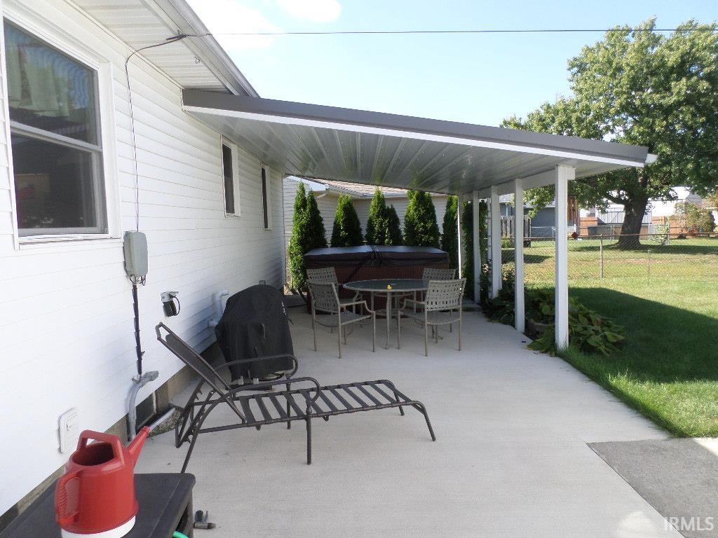 1208 Rochester Boulevard Rochester, IN 46975 - Photo 3 of 15