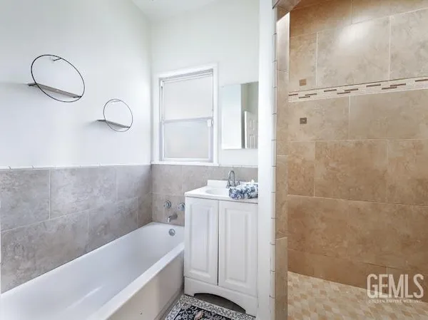 $233,900 | Undisclosed Address, Bakersfield, CA 93308