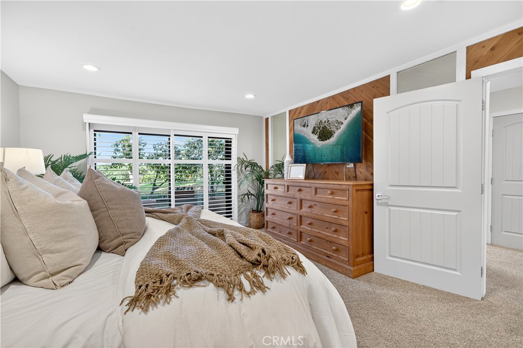 30 Nuevo, Unit 15 Irvine, CA 92612 - Photo 34 of 69 a bedroom with a bed and a window