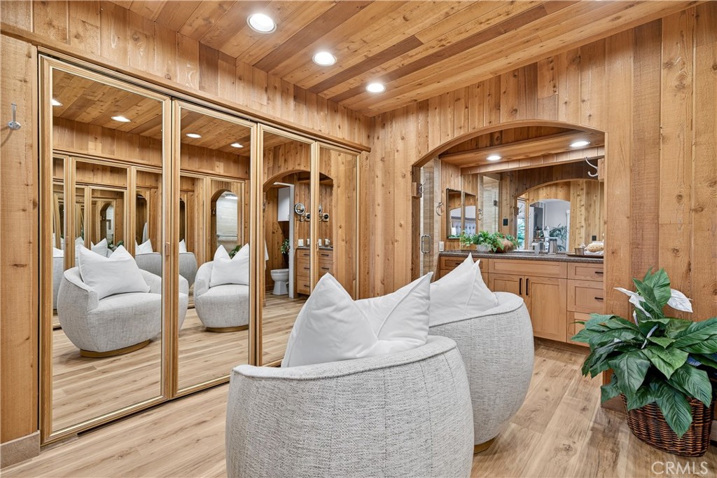 30 Nuevo, Unit 15 Irvine, CA 92612 - Photo 39 of 69 a living room with furniture and a potted plant