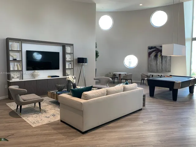 $860,000 | 6000 Collins Avenue, Unit 136, Miami Beach, FL 33140