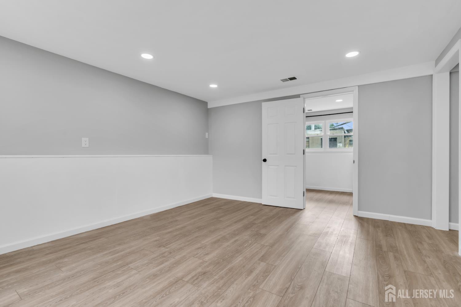 125 Jeff Street Edison, NJ 08837 - Photo 28 of 45