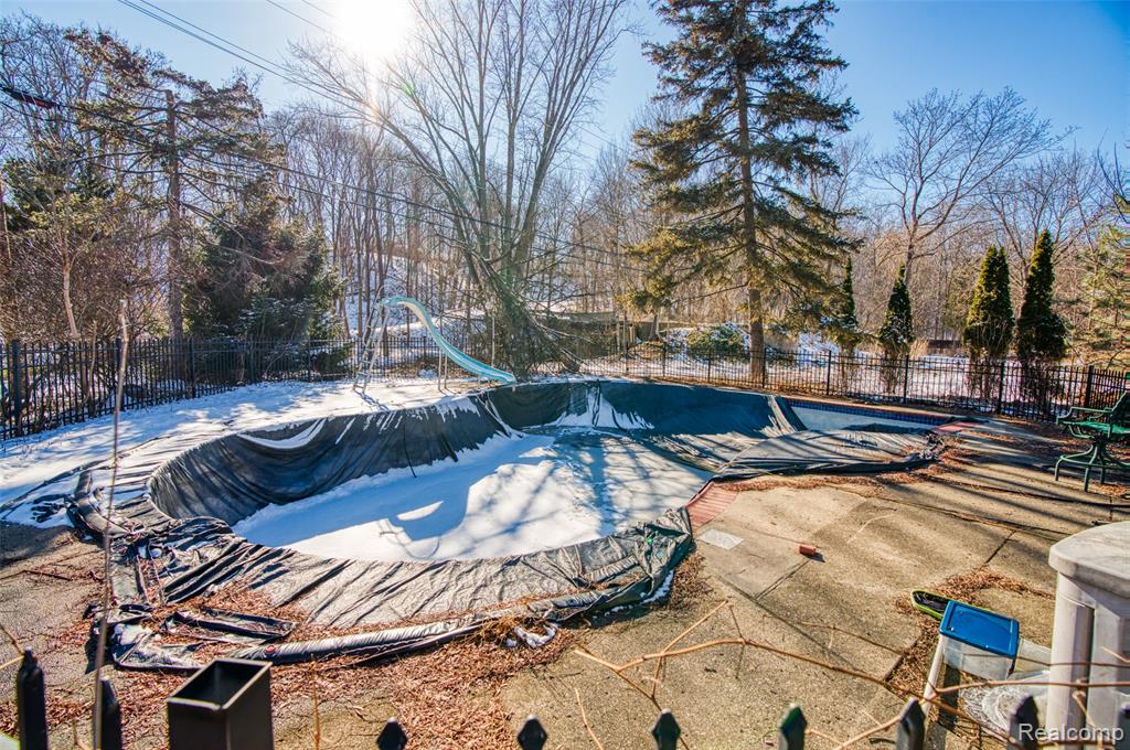 24095 Farmington Road Farmington, MI 48336 - Photo 34 of 35 Gallery Image 34