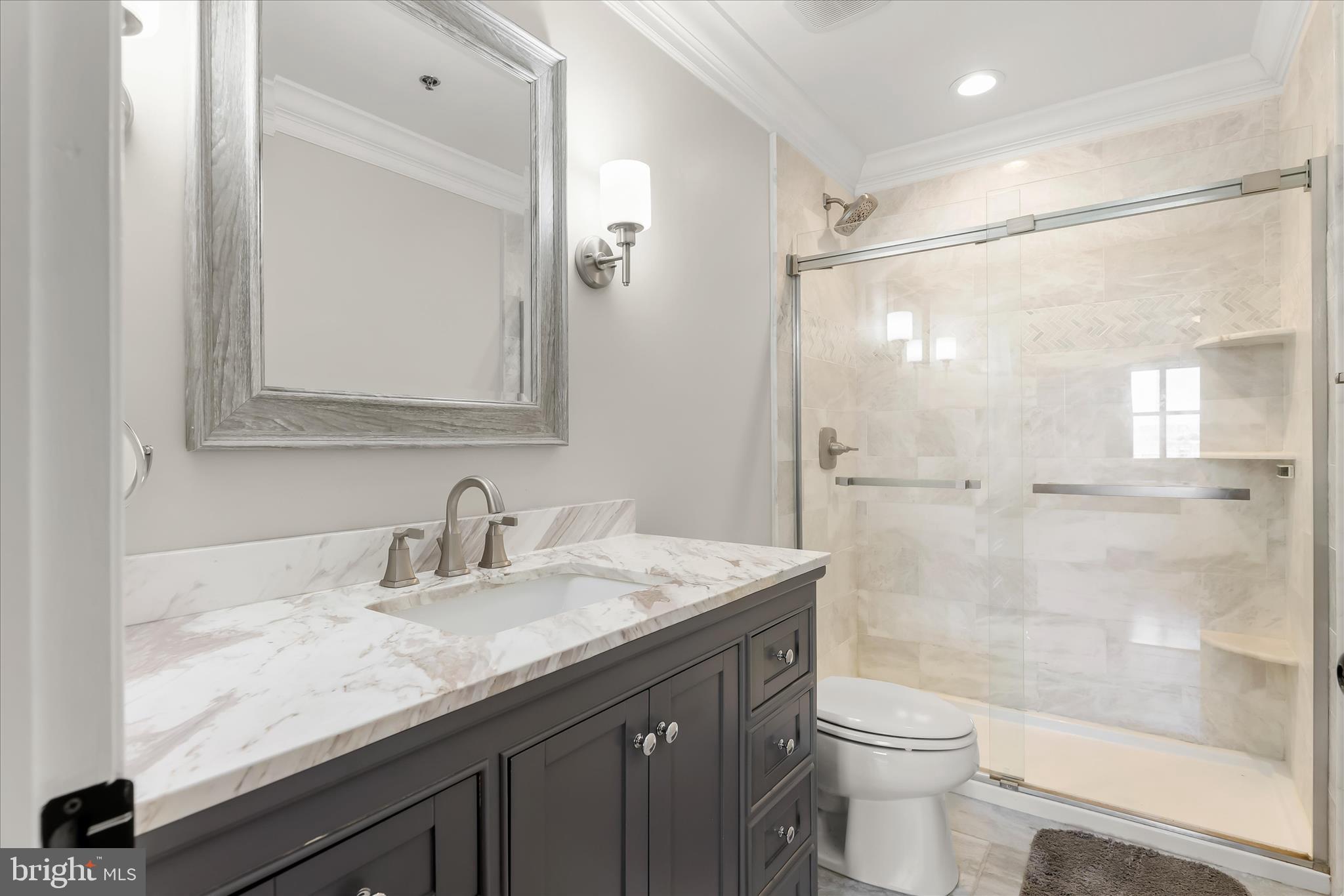 2702 Lighthouse Point East, Unit 516 Baltimore, MD 21224 - Photo 20 of 47 Primary En-Suite Bathroom