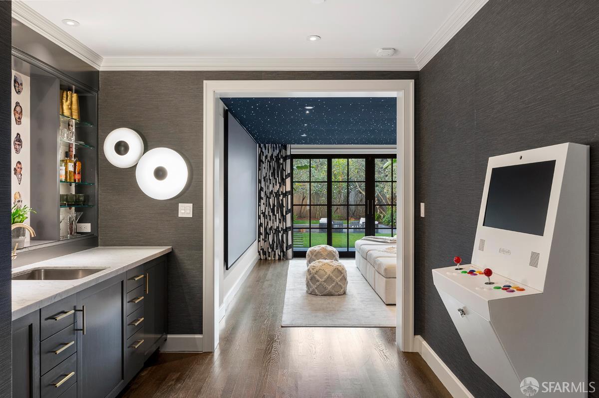 45 Capra Way San Francisco, CA 94123 - Photo 21 of 25 a living room with furniture and a large window