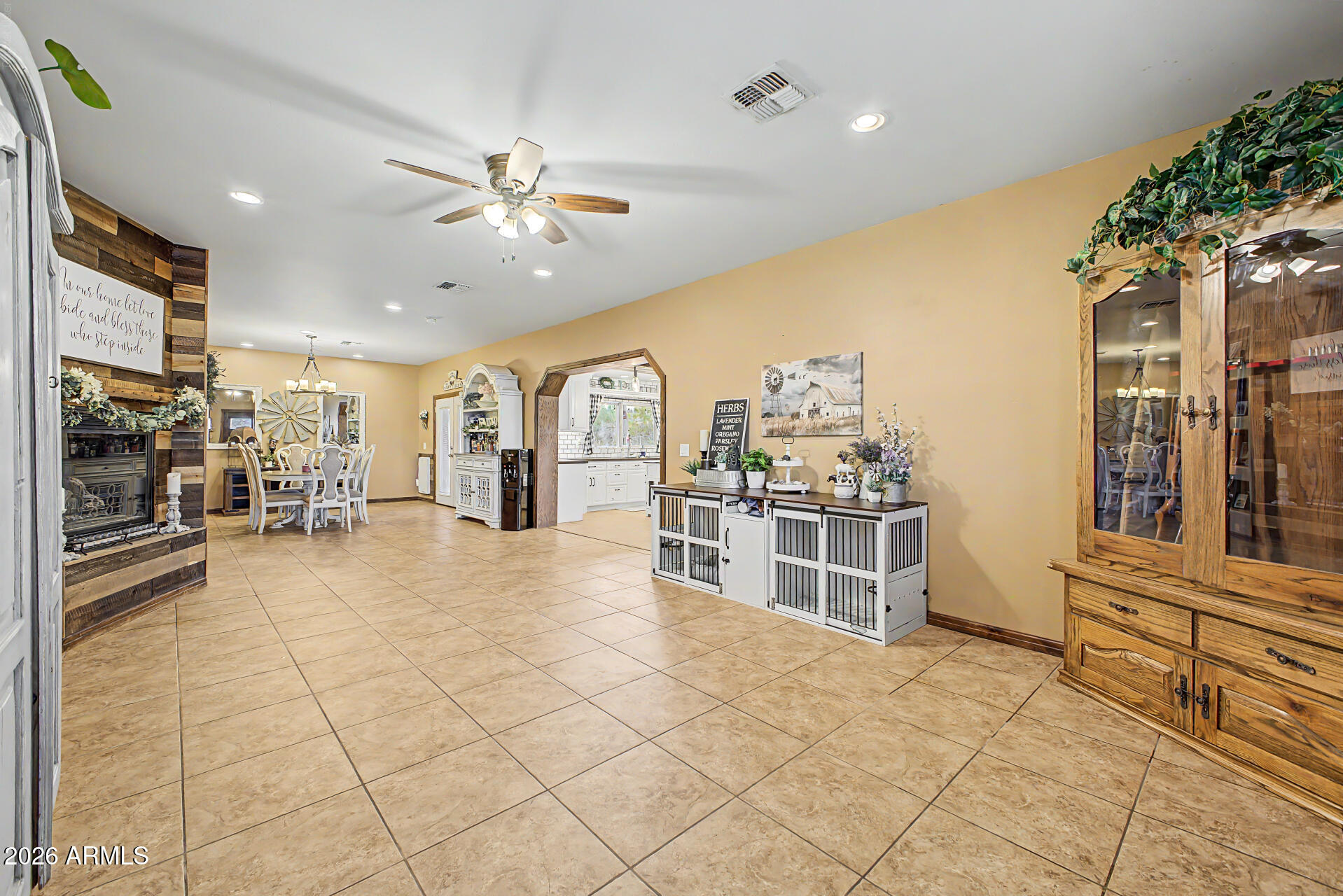 2402 West Roughrider Road New River, AZ 85087 - Photo 9 of 38 9 - Roughrider