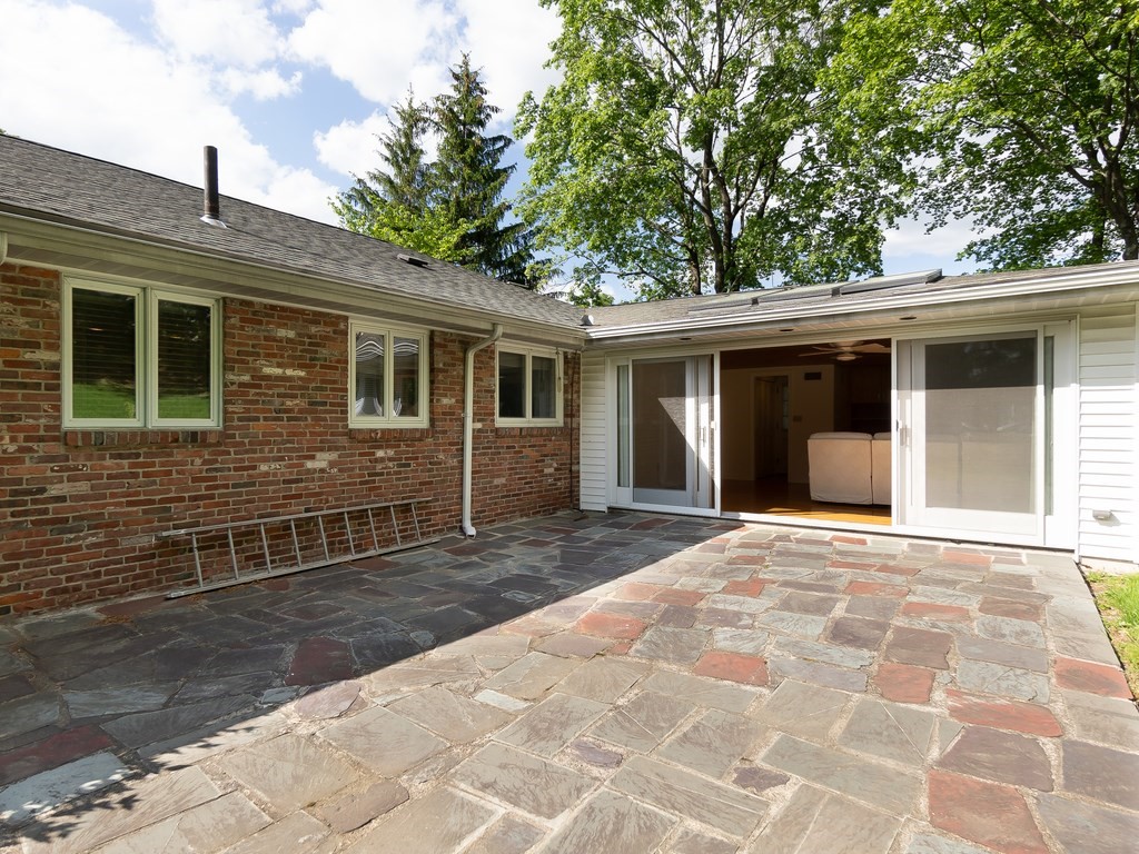 103 Rosalie Road Newton, MA 02459 - Photo 4 of 37