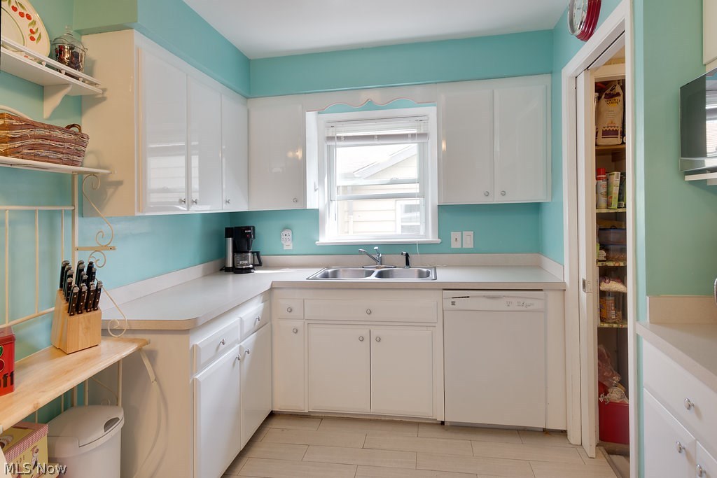 1145 Homestead Road Cleveland, OH 44121 - Photo 3 of 22