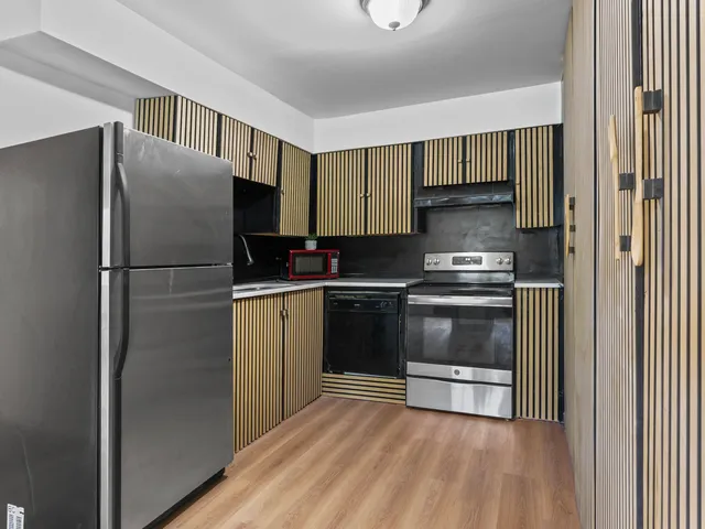 $79,900 | 17963 Amherst Court, Unit 102, Country Club Hills, IL 60478