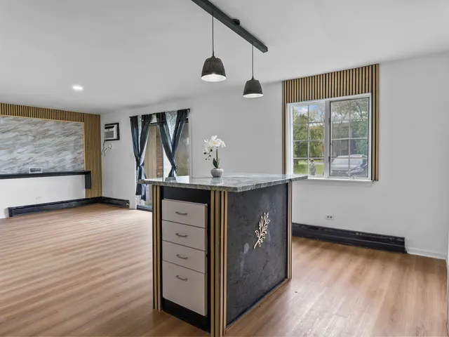 $79,900 | 17963 Amherst Court, Unit 102, Country Club Hills, IL 60478