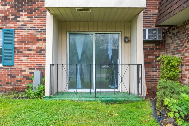 $79,900 | 17963 Amherst Court, Unit 102, Country Club Hills, IL 60478