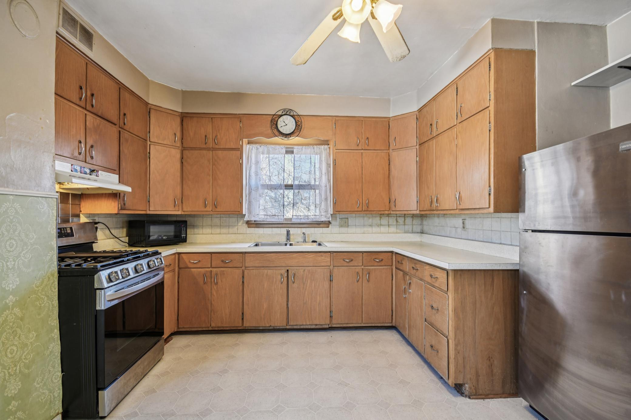 1417 Marion Street St. Paul, MN 55117 - Photo 7 of 46